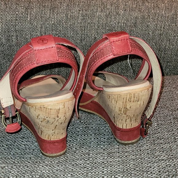 Sandals buckle around the angle. - Picture 3 of 3